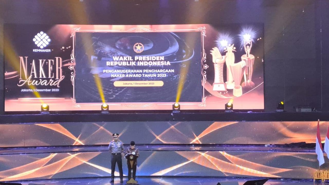 "Kehadiran tenaga kerja usia produktif tentu menjadi harapan besar negara kita untuk keluar dari jebakan negara pendapatan menengah,"&nbsp;<br>