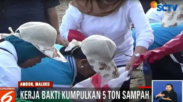 Dalam rangka mengatasi masalah sampah di Kota Ambon, Ibu Negara Iriana sekaligus menyerahkan bantuan dari pemerintah pusat berupa 100 buah tong sampah.
