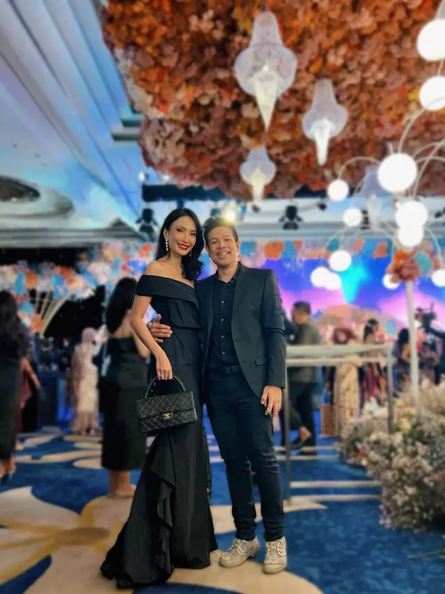 Parade Busana Gelap Pasangan Artis yang Hadir di Resepsi Jessica Mila-Yakub Hasibuan