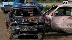 Pengemudi berkompetisi saling menghancurkan mobil 'Demolition Derby'  di Ta 'Qali, Malta pada 10 Maret 2019. Acara ini merupakan demolition derby wanita pertama yang diselenggarakan Association of Motor Sports and Cars. (REUTERS/Darrin Zammit Lupi)