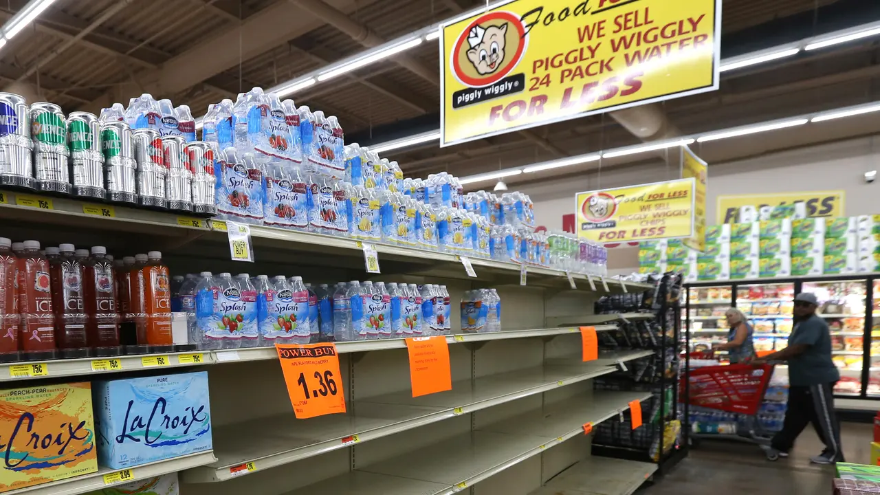 Siaga Badai Irma, warga Florida Borong Makanan