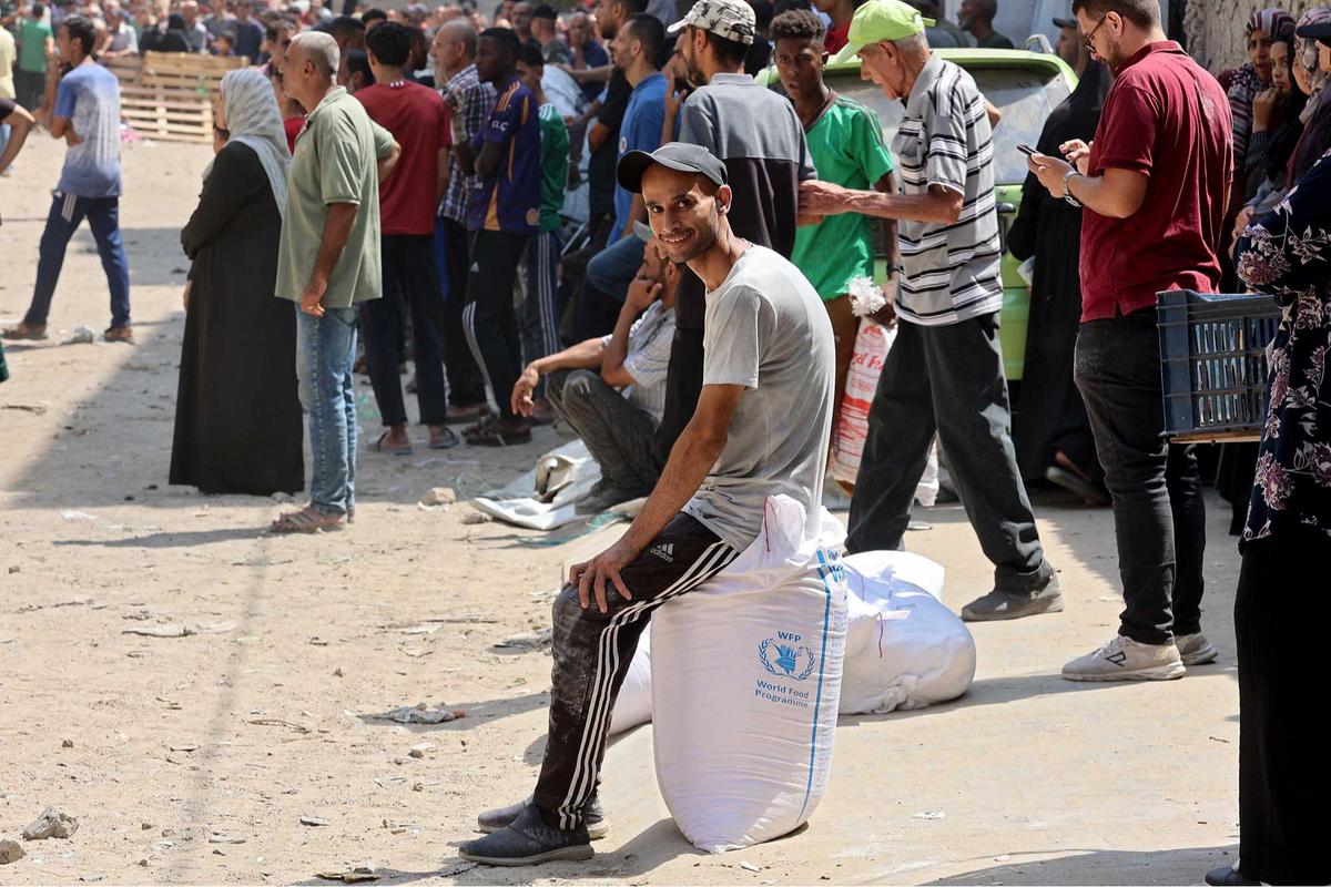 FOTO: Sekarung Tepung Harapan di Tengah Krisis Pangan  di Gaza yang Makin Parah