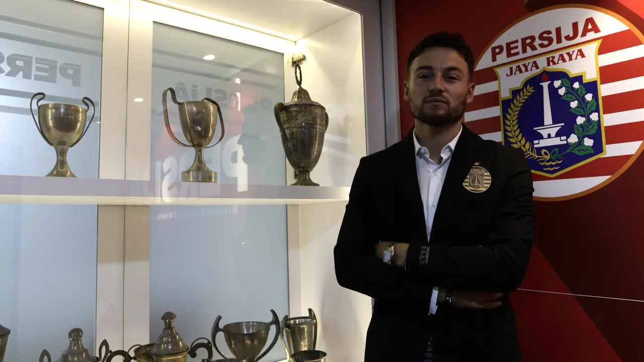 Persija Resmi Kenalkan Marc Klok