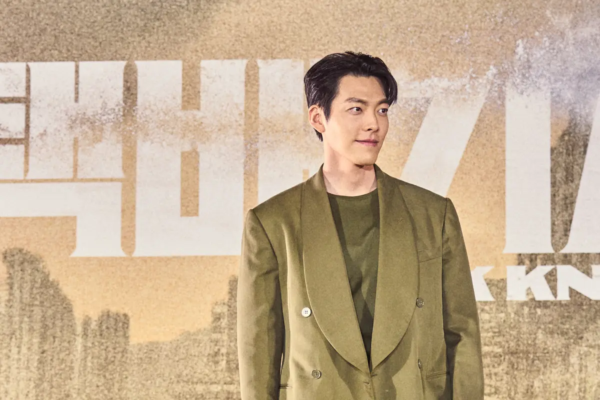 Kim Woo Bin dalam konferensi pers serial "Black Knight", Rabu (10/5/2023). (Foto: Netflix)