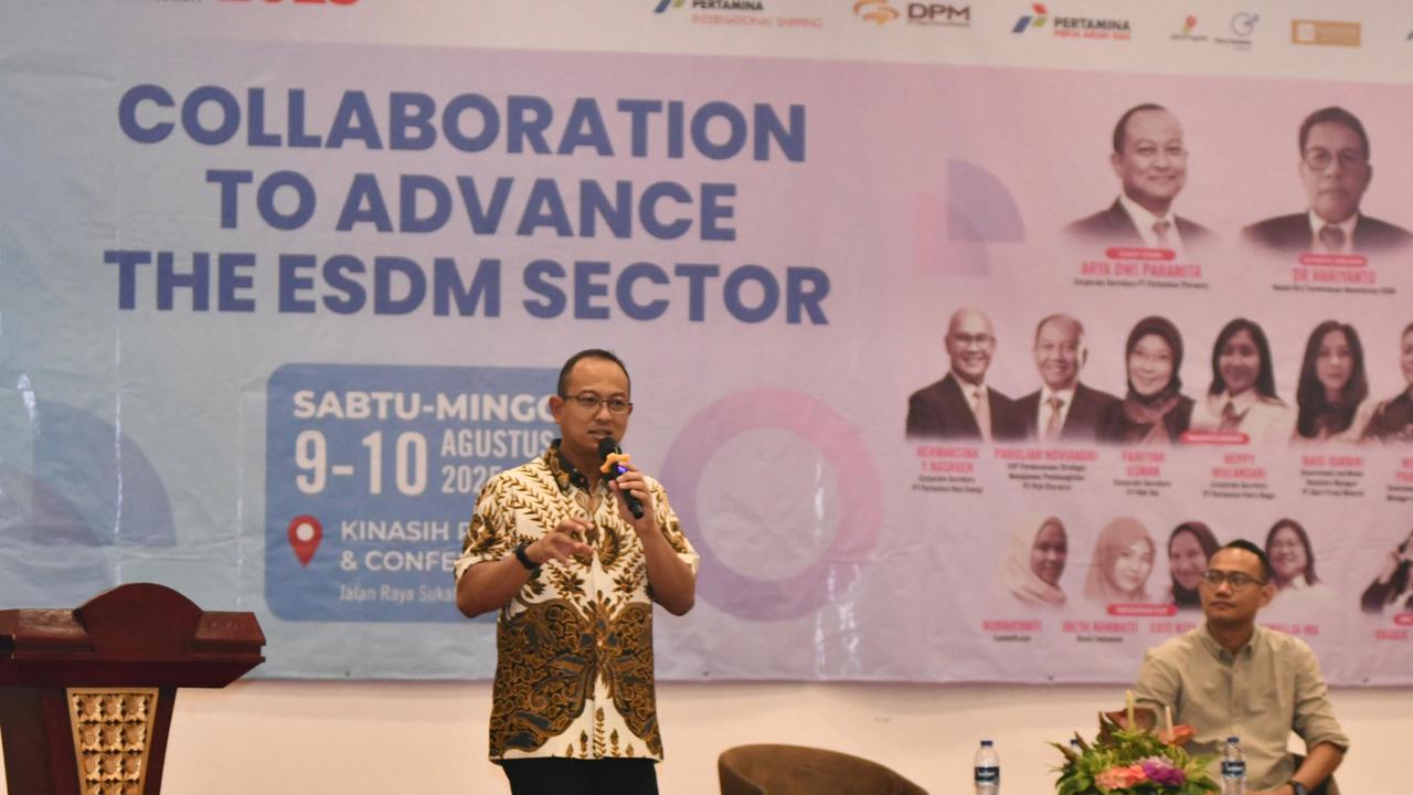 Corporate Secretary Pertamina Arya Dwi Paramita menyampaikan pemaparan pada acara E2S Retreat 2025 “Collaboration To Advance The ESDM Sector”
