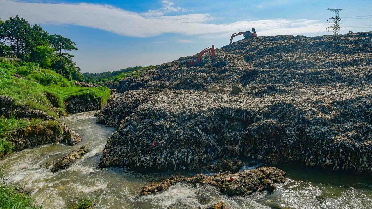 FOTO: Melihat Dampak Longsoran TPA Cipayung  Depok di Permukiman Warga