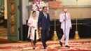 Presiden Joko Widodo dan Iriana Jokowi tiba untuk melakukan royal audience dengan Raja Thailand Maha Vajiralongkorn di Chakri Maha Prasat Throne Hall, Bangkok, Jumat (18/11/2022). Pertemuan ini berlangsung di sela-sela Konferensi Tingkat Tinggi (KTT) APEC 2022. (Foto: Bureau of the Royal Household, Kingdom of Thailand)