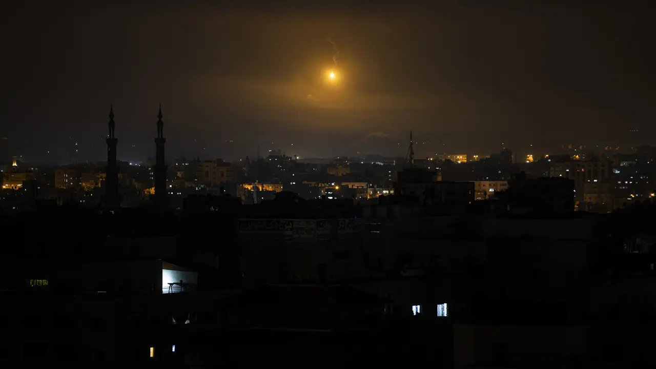 FOTO: Serangan Udara Israel Tewaskan 20 Orang Palestina