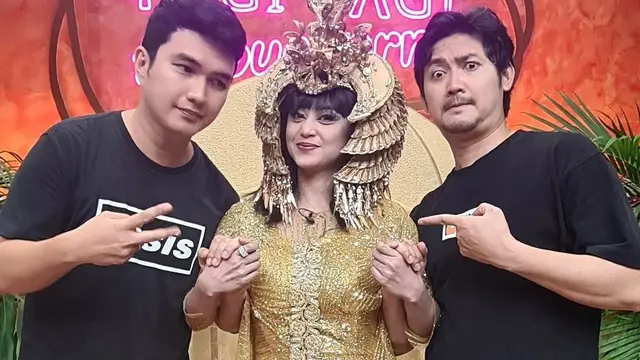 Dewi Perssik rayakan ulang tahun ke-36