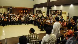 Jokowi meminta langsung kepada seluruh relawan untuk mengundur acara pemenangan dan tetap berada di rumah saat penyampaian hasil rekapitulasi terakhir oleh KPU, Jakarta, Senin (21/07/2014) (Liputan6.com/Herman Zakharia)
