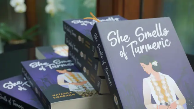 Novelis Muda Indonesia Unjuk Gigi di Dunia Sastra Barat dengan She Smells of Turmeric