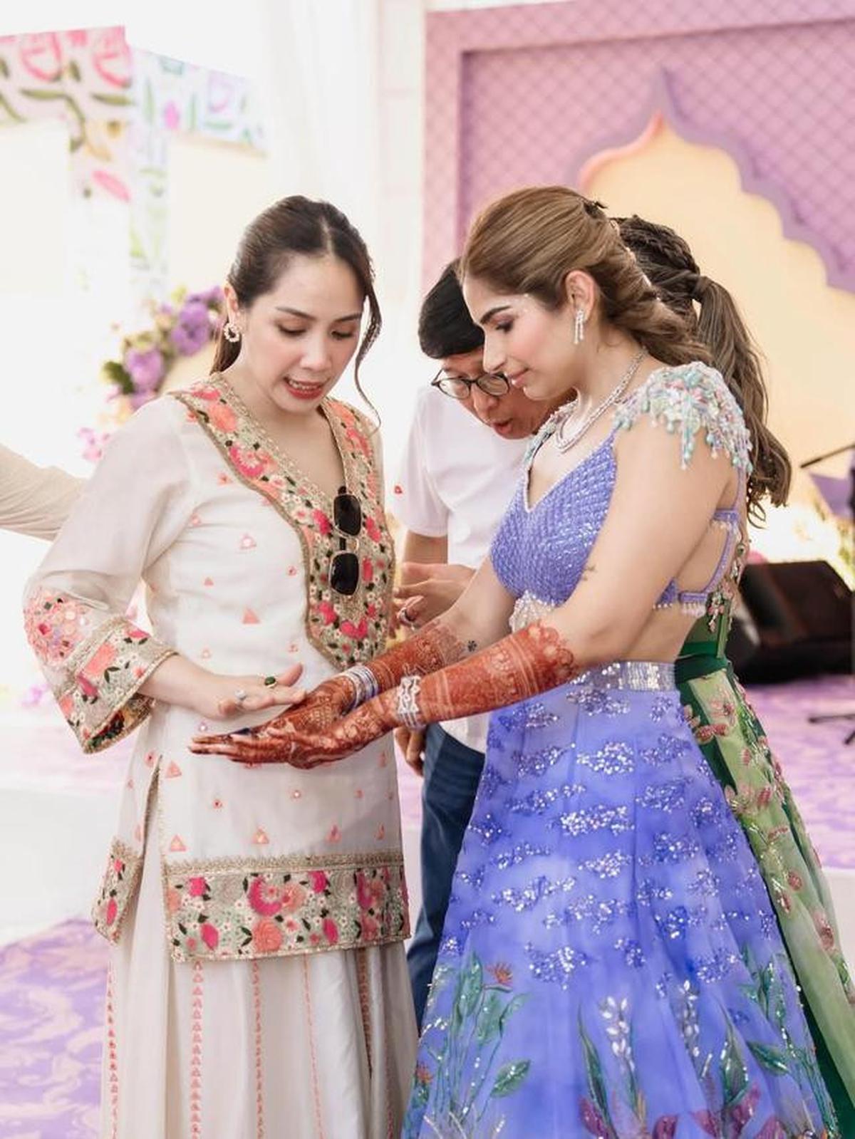 Gaya Nagita Slavina Pakai Busana India saat Kondangan, Glamor dengan Sentuhan Tradisional