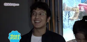 Dimas Anggara beli cokelat untuk dimakan sendiri, bukan untuk kado hari valentine. 