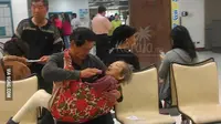 Tidak Lupa dengan Jasa Ibunya, Sikap Anak Ini Viral dan Bikin Nangis Bombay