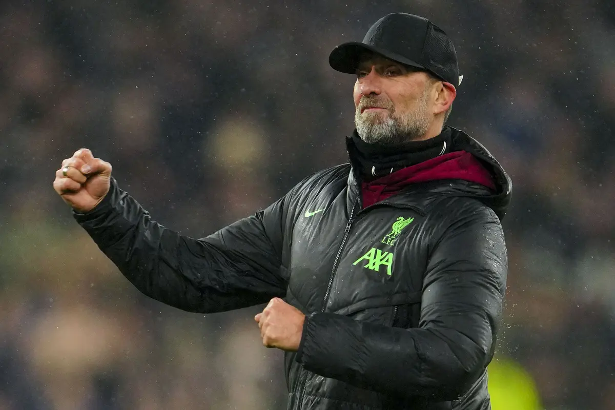 Foto: Girangnya Jurgen Klopp saat Liverpool Bungkam Newcastle di Liga Inggris, Sampai Hampir Kehilangan Cincin Pernihakannya