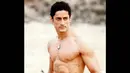 Mohit lahir di Kota Jammu pada 14 Agustus 1982. Ketika remaja berat Mohit mencapai lebih dari 100 kg dan sering diejek sebagai si gembrot. Namun siapa sangka menjelang dewasa banyak pria iri pada kekarnya tubuh Mohit (Istimewa)