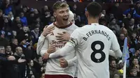 Selebrasi striker Manchester United, Rasmus Hojlund setelah mencetak gol pertama timnya ke gawang Aston Villa pada laga pekan ke-24 Premier League 2023/2024 di Villa Park, Birmingham, Minggu (11/2/2024). (AP Photo/Rui Vieira)