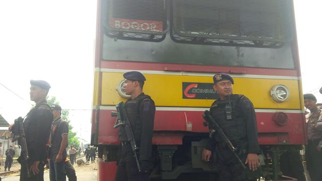 Tabrakan Maut KRL vs Metromini Angke