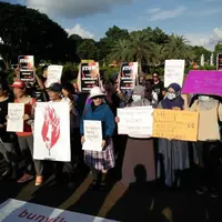 Peristiwa pemerkosaan Yuyun membuka mata kita semua akan bahaya kekerasan seksual yang mengancam perempuan sudah begitu nyata!