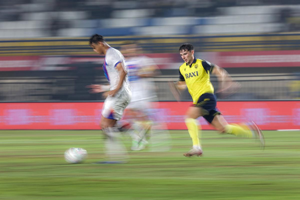 FOTO: Port FC Kalahkan Oxford United, Boyong Trofi Piala Presiden 2025 ke Thailand