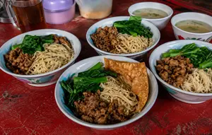 7 Rekomendasi Mie Ayam Sekitar UGM Yogyakarta yang Enak, Murah dan Jadi Favorit Mahasiswa