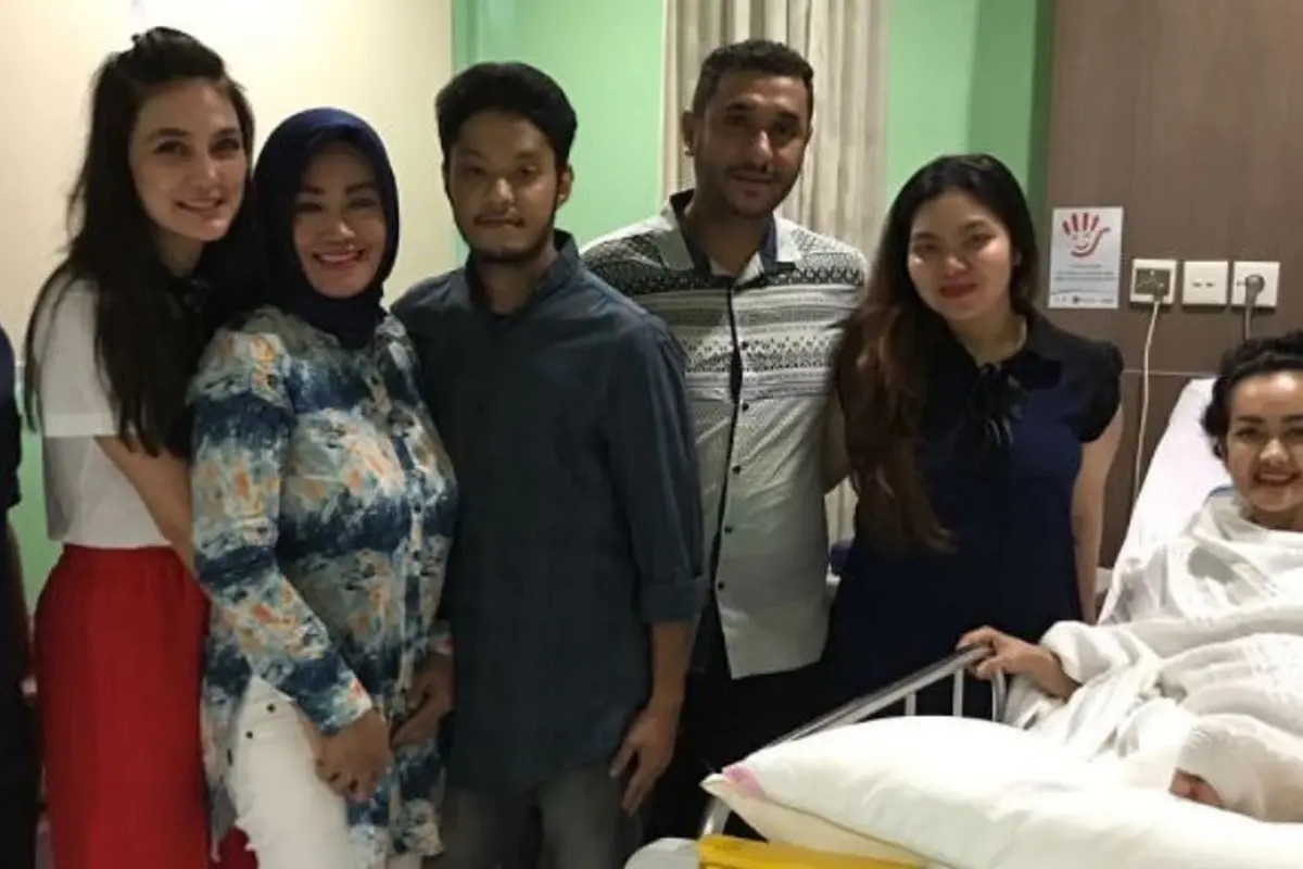 [Bintang] Sri Wulansih dan Julia Perez
