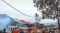 Viral Video Mobil Damkar Dilempari Batu Diduga Telat Datang ke Lokasi Kebakaran