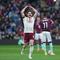Pemain Arsenal, Declan Rice, merayakan gol dalam pertandingan Liga Inggris melawan Burnley di Turf Moor, Inggris, Sabtu, 1 November 2025. (AP Photo/Jon Super)
