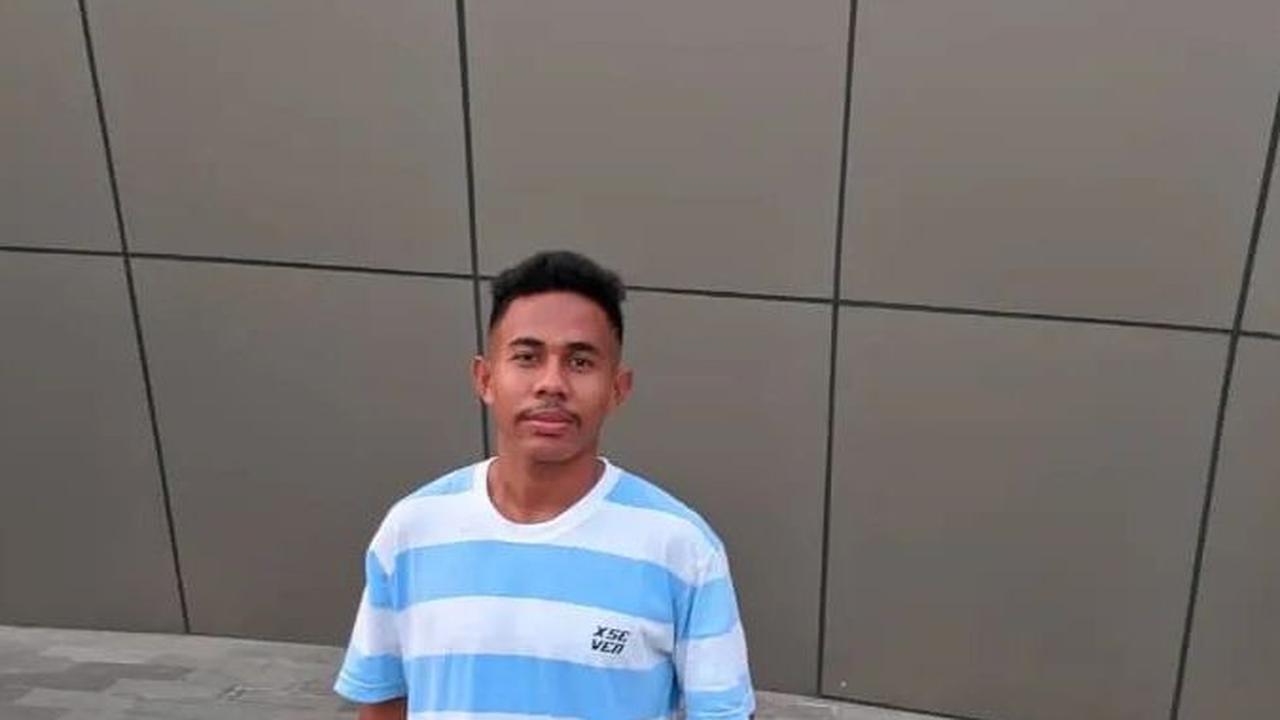 Joni kini berusia 19 tahun dan telah menamatkan pendidikannya di SMA Negeri 1 Atambua.