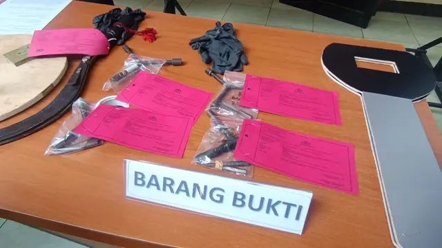 Sindikat pencurian kendaraan bermotor (curanmor) lintas wilayah di Sukabumi ditangkap polisi. (Liputan6.com/Fira)
