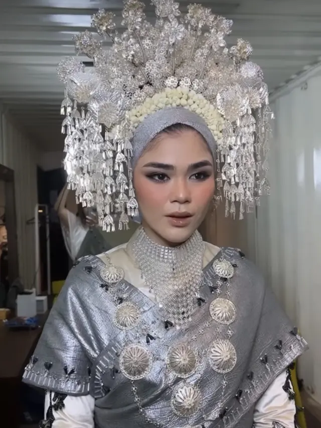 Tampilan Sivia Azizah Menikah di Usia 25 Tahun