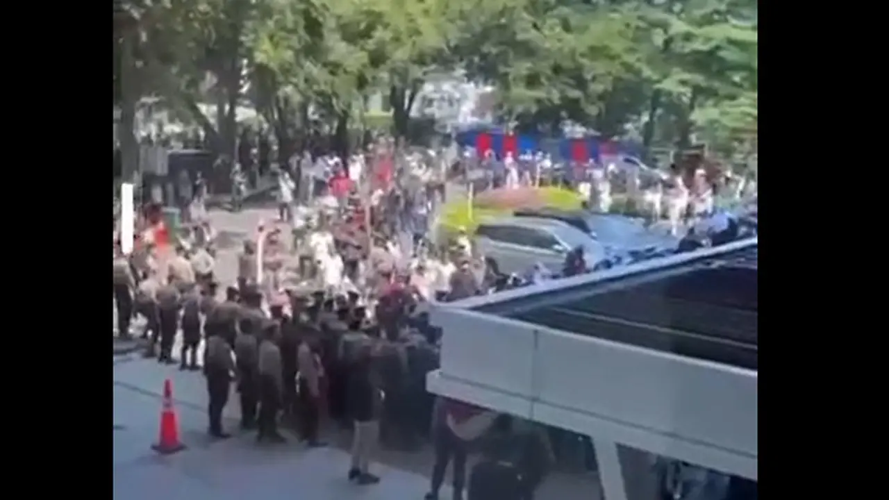 Puluhan orang datangi kawasan Pondok Indah Golf
