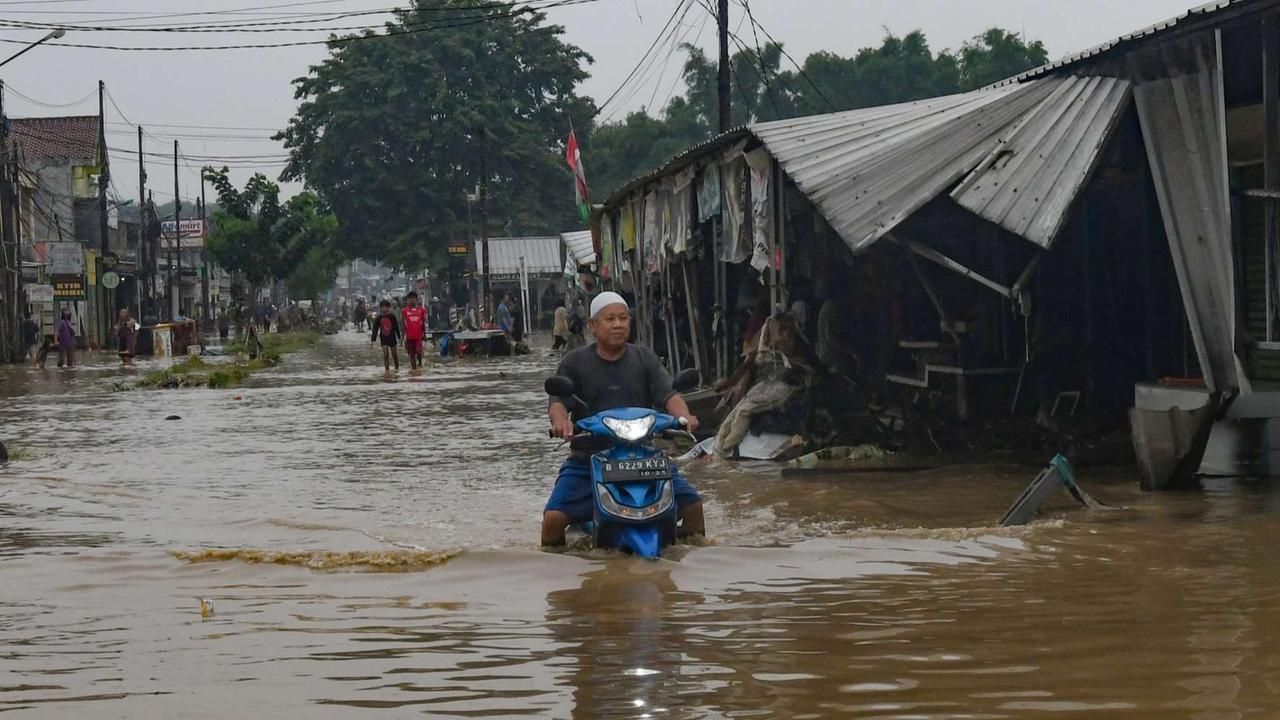 TNI Cerita Sulitnya Cegah Banjir di Depok, Karena Warga Buang Sampah Sembarangan