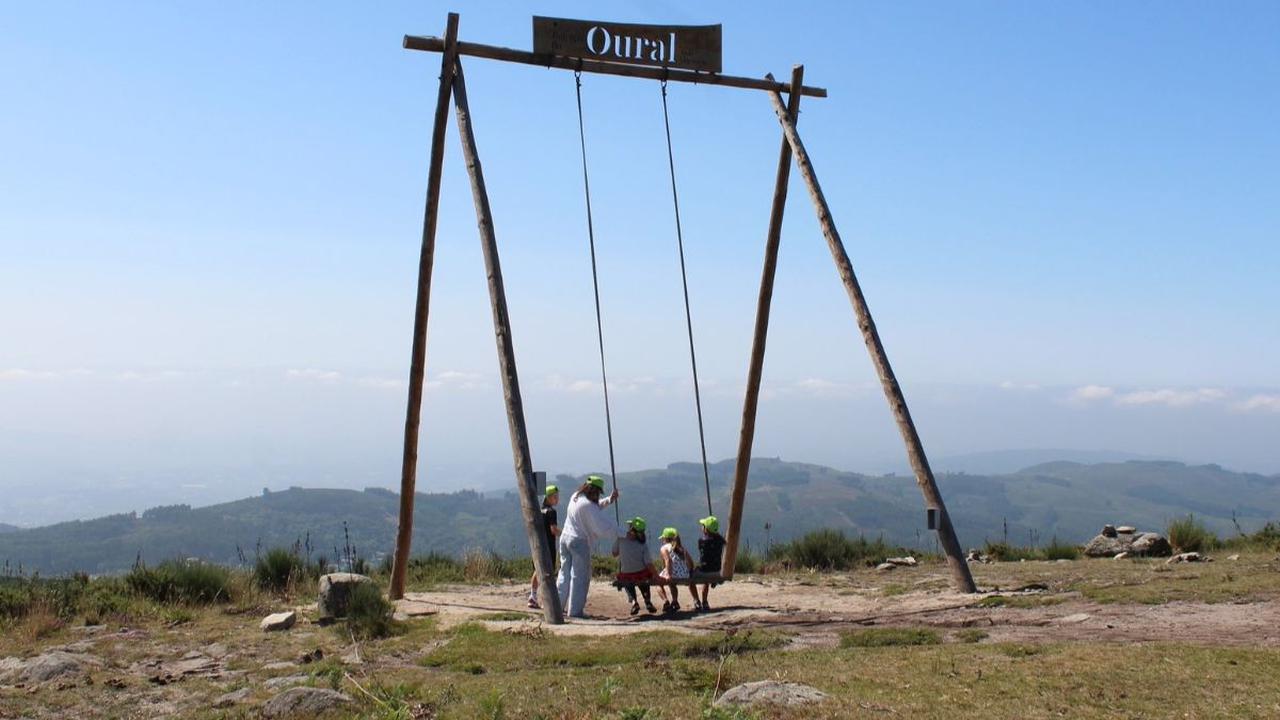 Situs ini ditemukan baru-baru ini dan merupakan monumen pemakaman zaman purba yang berada di puncak bukit Monte do Oural, kota Vila Verde.