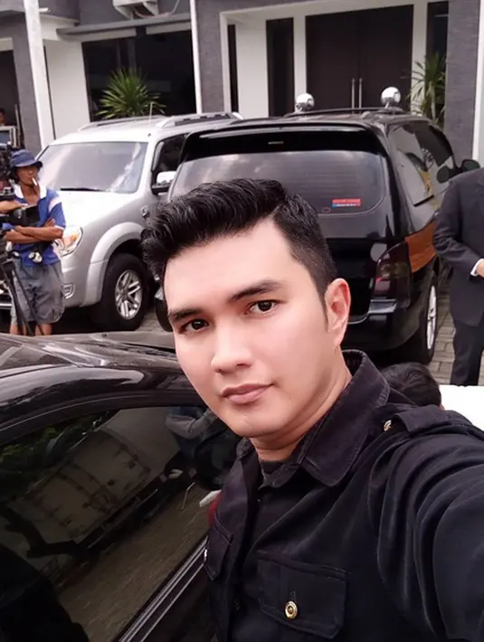 Menurut akun Yuyun George, mertua Aldi Taher, Aldi menjalani perawatan di Rumah Sakit Islam, Jakarta Pusat. Berdasarkan keterangan, Aldi kemarin menjalani perawatan yang kedua kalinya. (Instagram/alditaher_official)