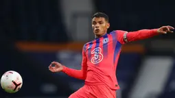 1. Thiago Silva (Chelsea) - Pemain asal Brasil ini bergabung dengan Chelsea secara gratis pada bursa transfer musim ini. Thiago Silva berlabuh ke Chelsea dengan status bebas transfer setelah kontraknya bersama PSG berakhir. (AFP/Catherine Ivill/pool)
