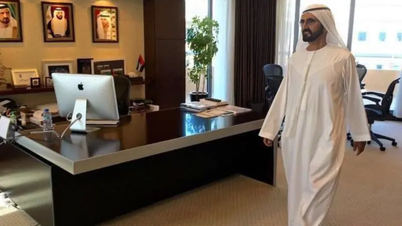 Penguasa Dubai, Sheikh Mohammed bin Rashid saat melakukan sidak di kantor-kantor pejabat.