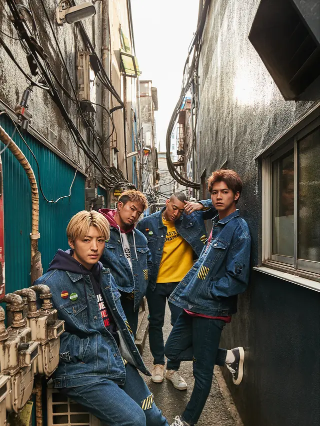 Koleksi kapsul kolaborasi Guess X Generations