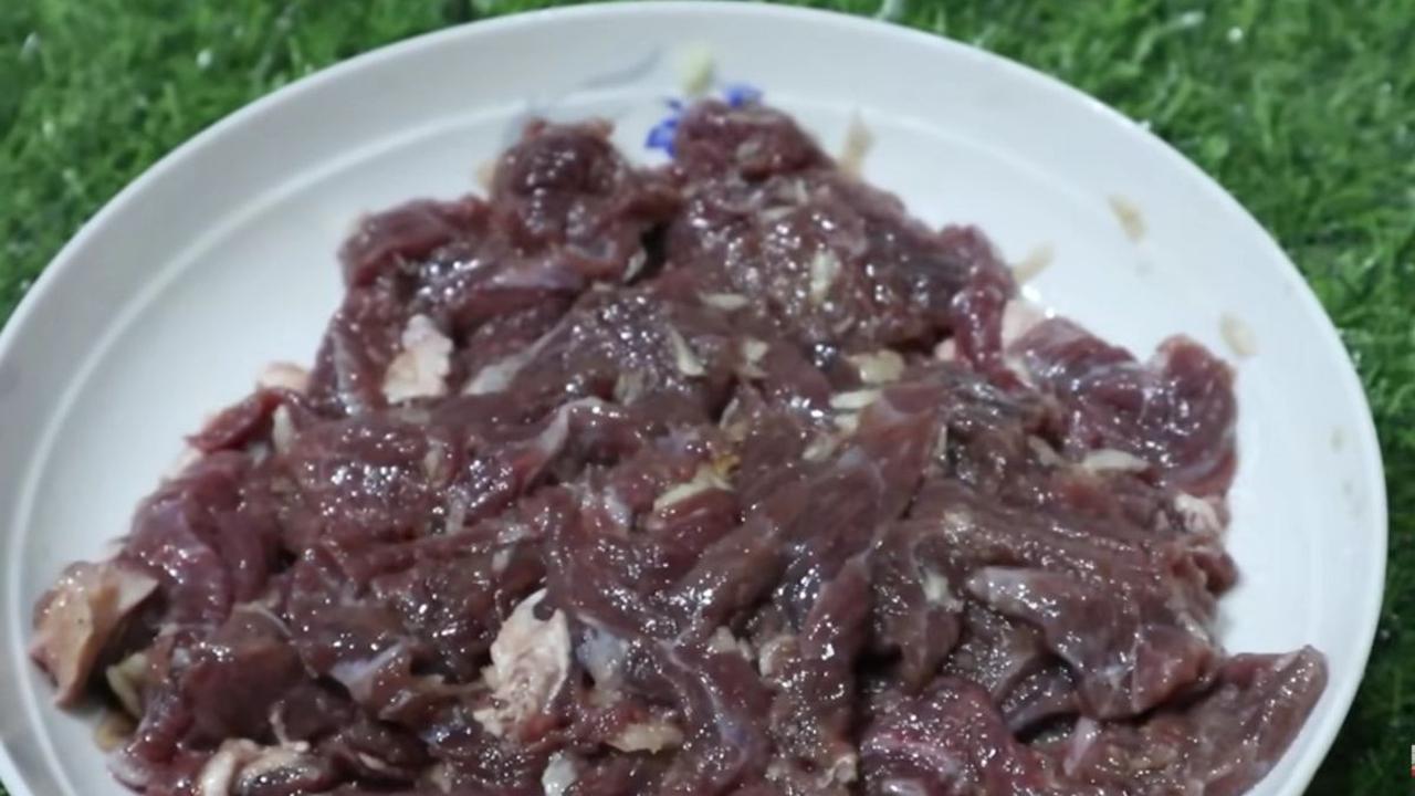 <b>Marinasi Daging Selama 10 Menit</b>