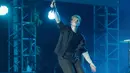 Vokalis Kodaline, Steve Garrigan, tampil emosional dan intim saat menutup hari pertama LaLaLa Festival 2026 di JIExpo Kemayoran, Jakarta, Sabtu (22/8/2026). Penampilannya menjadi salah satu momen berkesan dalam rangkaian farewell show Kodaline. (KLY/Budy Santoso)