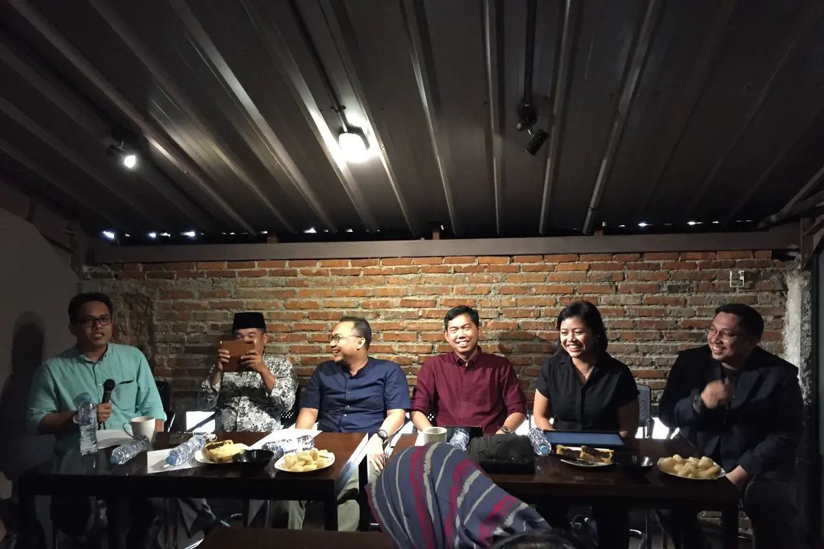 Diskusi bertajuk Bedah Sidang Perdana MK: Menakar Peluang Prabowo di kawasan Wahid Hasyim, Gondangdia, Menteng, Jakarta Pusat, Minggu (16/6/2019). (Merdeka.com)