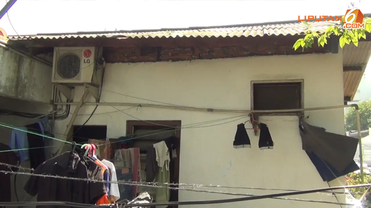 heli-timpa-rumah2-130824c.jpg
