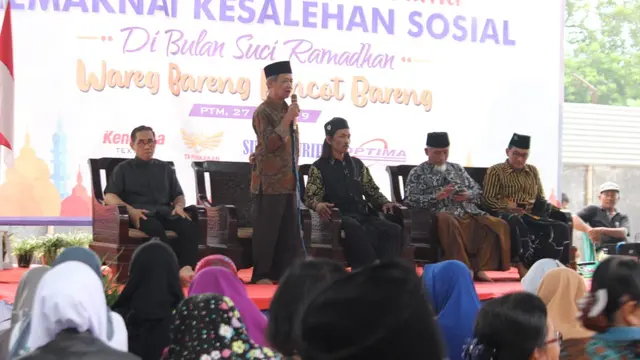 Komunitas Nasrani dan komunitas Muslim di Majenang menggelar sarasehan dan buka bersama kerukunan umat beragama bertajuk “Wareg Bareng Kencot Bareng”. (Foto: Liputan6.com/Muhamad Ridlo)