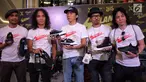 Para personel Slank hadir dalam peluncuran sepatu limited edition kolaborasi antara Slank dan Eagle dikawasan Jakarta, Rabu (23/5). Sepatu limited edtion ini dirancang khusus secara langsung oleh lima personel grup band Slank. (Liputan6.com/Faizal Fanani)