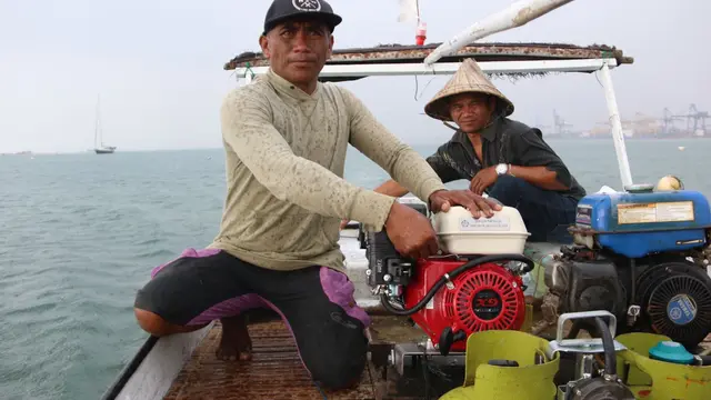 Nelayan di Kutawaru, Cilacap, Jawa Tengah memanfaatkan bahan bakar gas untuk kapalnya. (Dok Pertamina)