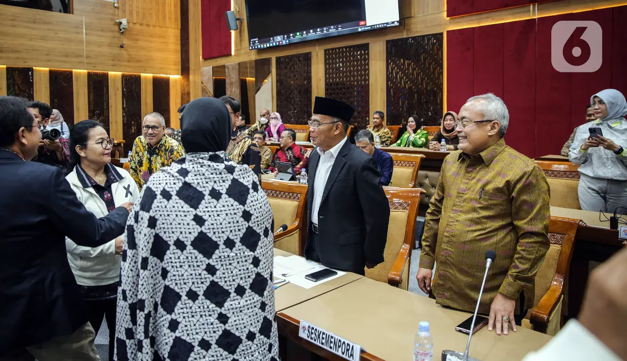 Dia pun enggan membeberkan syarat-syarat yang disetujui FIFA terkait keikutsertaan Timnas Israel. Muhadjir menuturkan FIFA akan mengumumkan hal tersebut dalam waktu dekat. (Liputan6.com/Faizal Fanani)