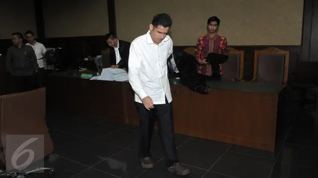20160511-Wajah Lesu Nazaruddin saat Dituntut 7 Tahun Penjara dan Denda Rp 1 Miliar