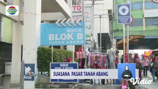 Kembali buka usai kerusuhan, Pasar Tanah Abang padat diserbu masyarakat yang membeli baju muslim.