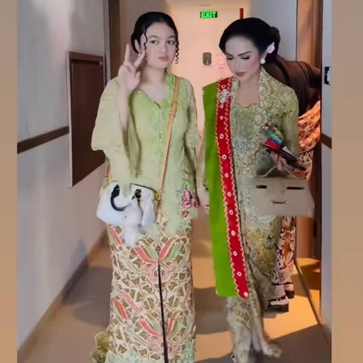Potret Cantik Amora Anak Kris Dayanti saat Hadir di Acara Pernikahan Anak Susi Pudjiastuti