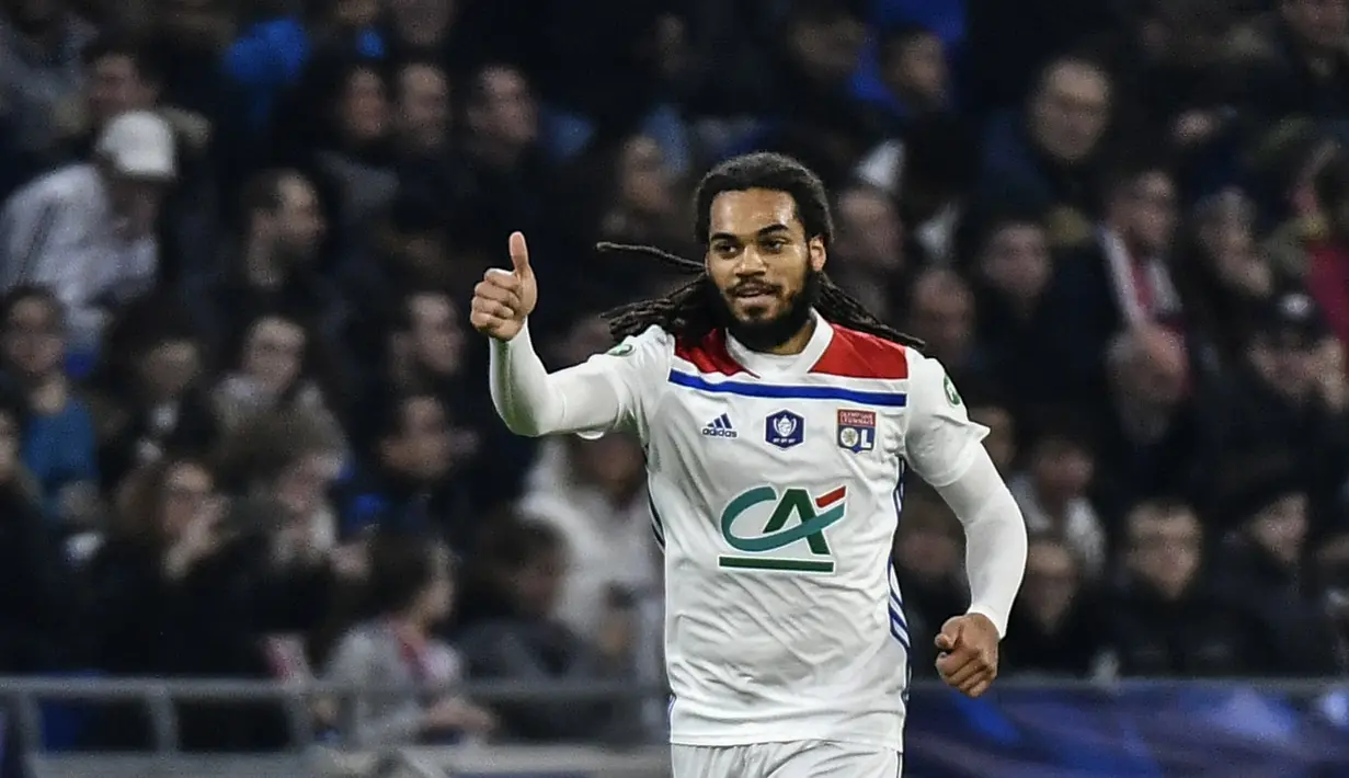2. Jason Denayer - Jason Denayer merupakan bek yang tangguh dalam menjaga lini pertahanan tengah Lyon di Liga Champions musim ini. Denayer berpeluang membuat lini serang Bayern Munchen kesulitan untuk menembus pertahanan Lyon. (AFP/Jeff Pachoud)